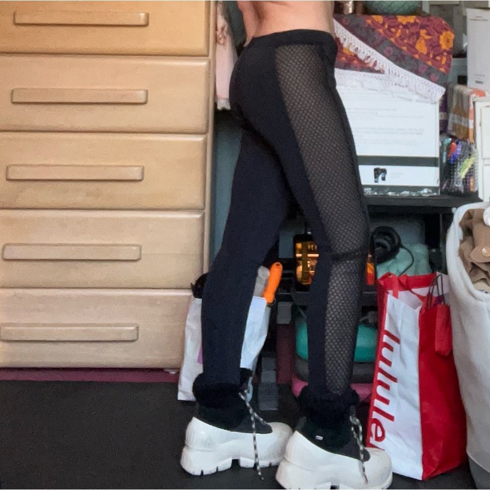 NOMIA: Mesh-Side Skinny Pants